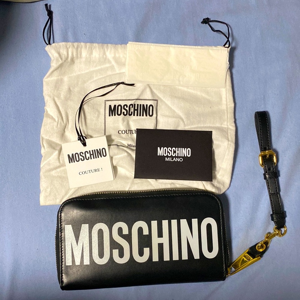 Like New Authentic Moschino wallet/wristlet